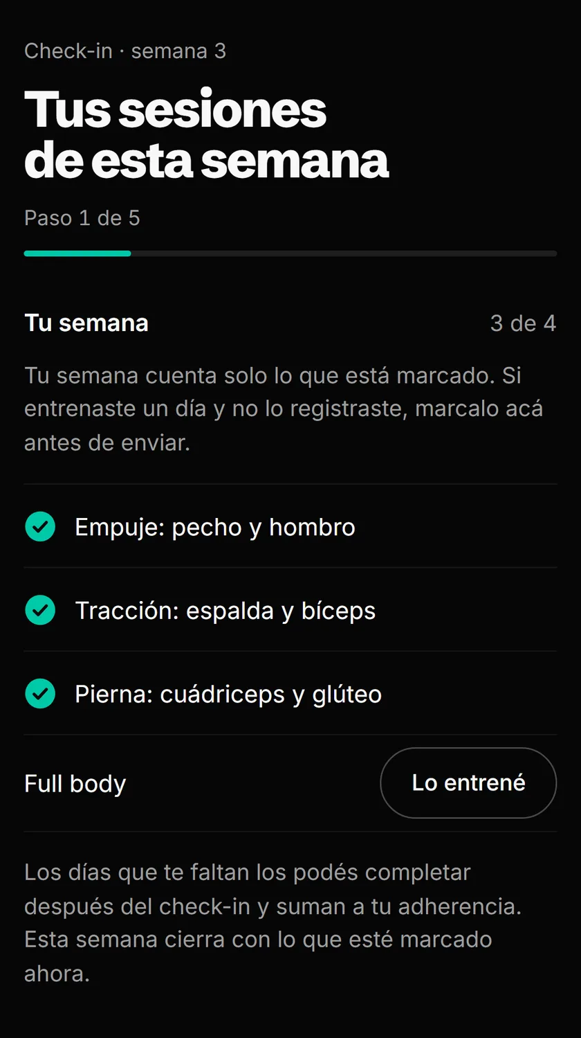 Captura de la app: primer paso del check-in de la semana 3, con tres sesiones marcadas como hechas y la cuarta lista para marcar con el botón Lo entrené.